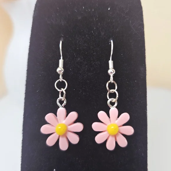 2 Pairs - Pink and Yellow Daisy Flower Dangle Earrings - Picture 3 of 4
